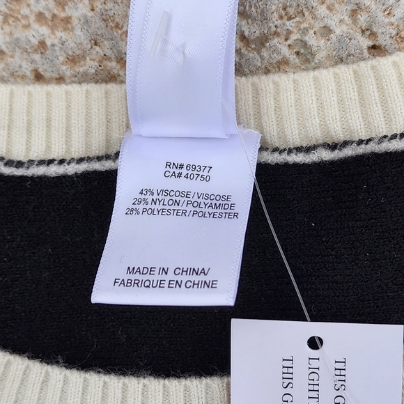 Marla Wynne Wynne Collection Soft KNIT Painted Jacquard Sweater black size Med. - Picture 6 of 7